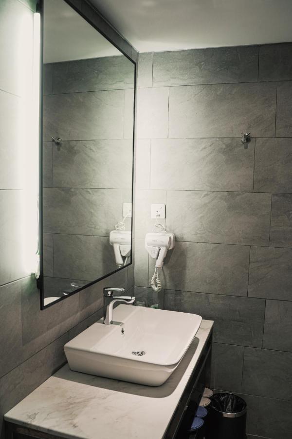 Amigo Hotel Miri Zewnętrze zdjęcie